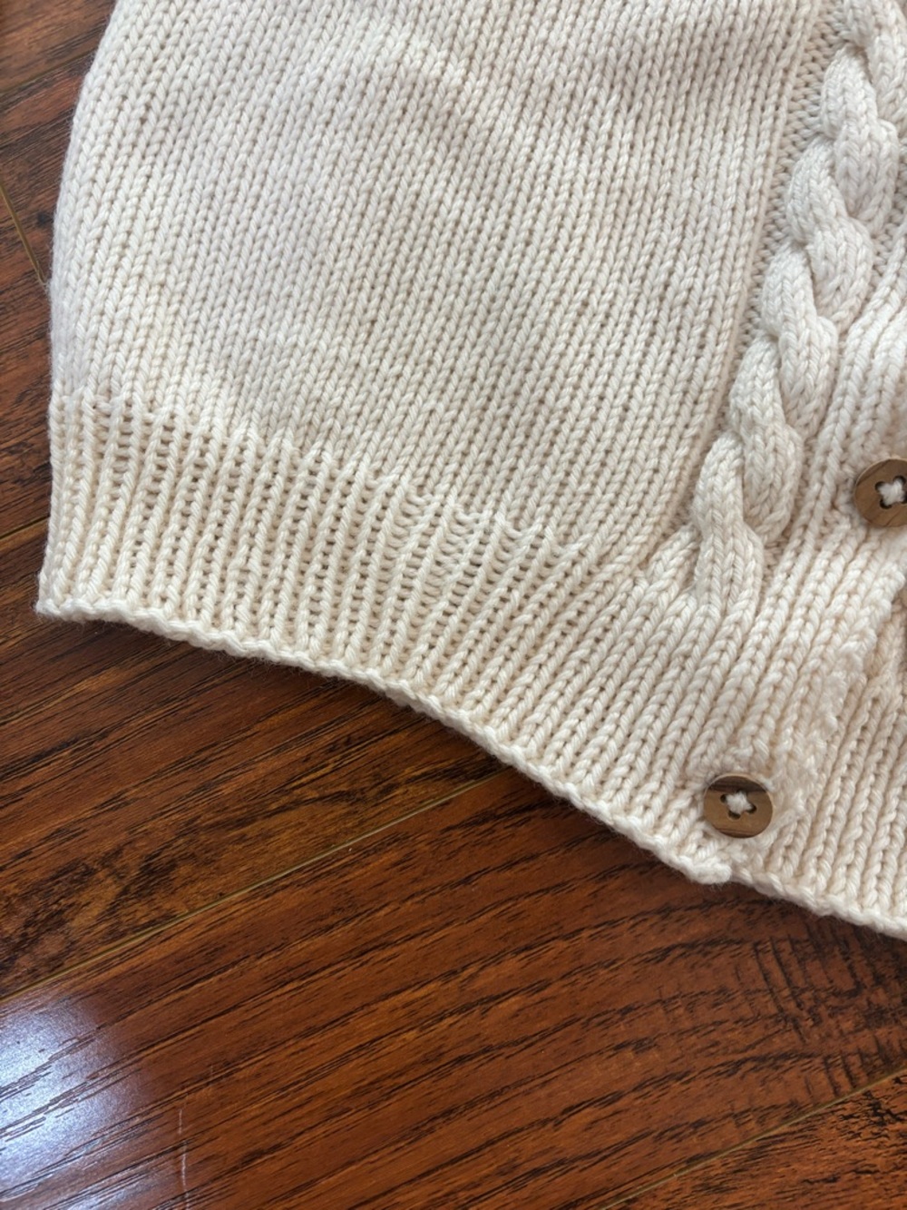 Vintage 1950’s hand knit Cable Knit Irish wool Cream Cardigan sweater size S - Picture 10 of 15